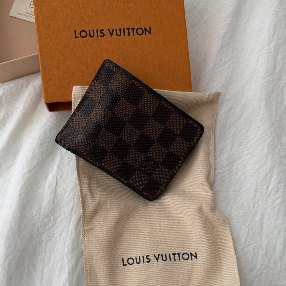 Louis Vuitton Damier Print Men’s Wallet, 100% Authentic!